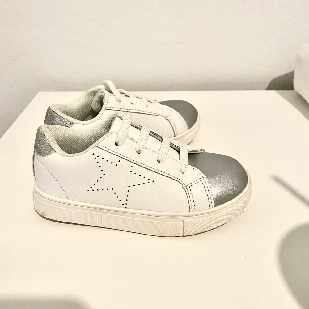 Tahari Toddler Sneakers size 8